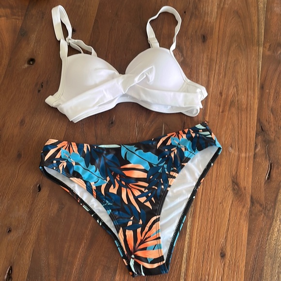 Blue white floral swimsuit - Picture 1 of 6